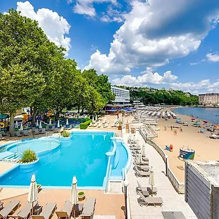 Marina Hotel, Sunny Day Святые Константин и Елена